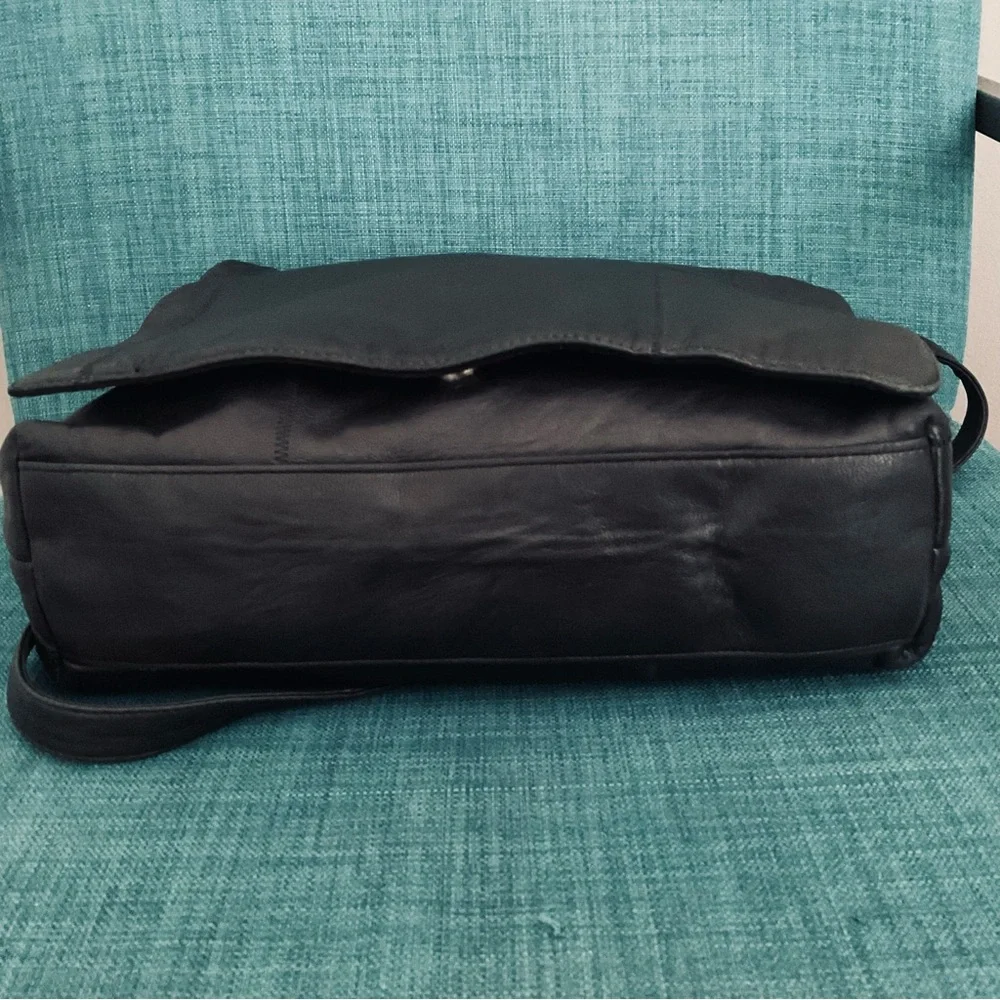 VTG SHARIF BLK Soft Buttery Leather Crossbody Book/PurseMetal&Rosewood Accents